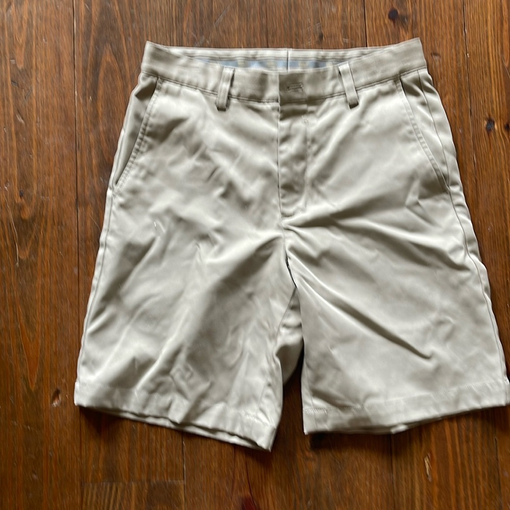 Vineyard Vines Men’s Links Shorts, 28 Waist (small defect)